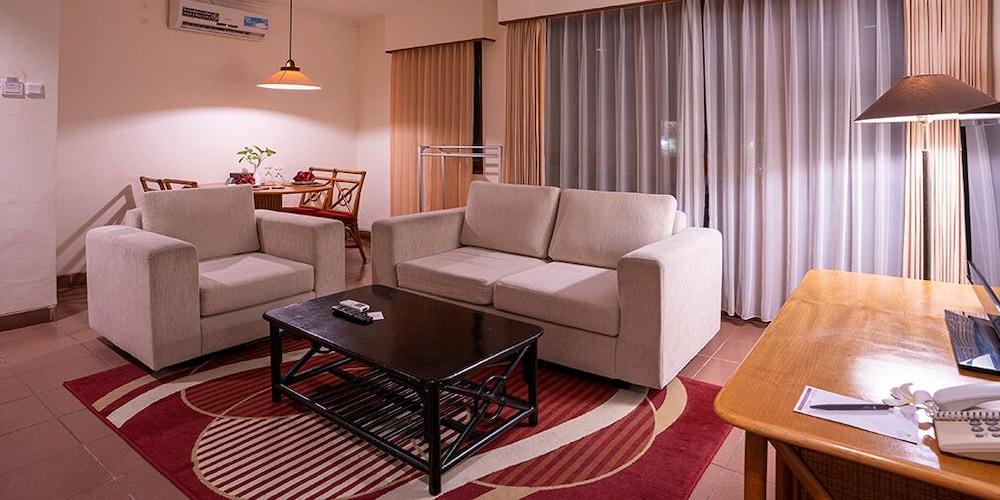 Plagoo Holiday Hotel Nusa Dua  Exteriör bild
