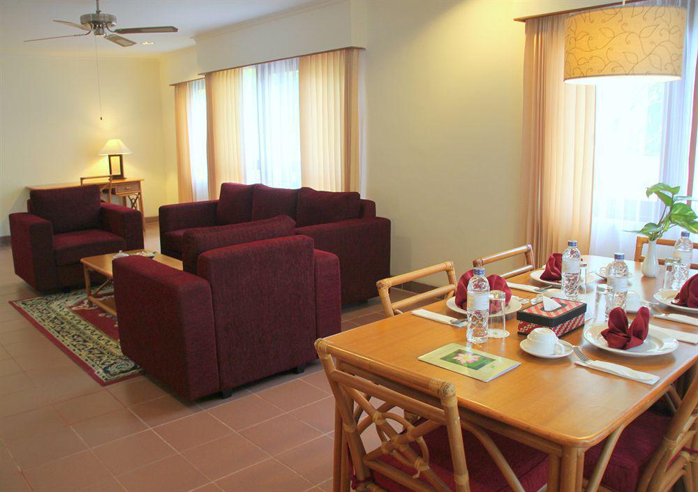 Plagoo Holiday Hotel Nusa Dua  Exteriör bild